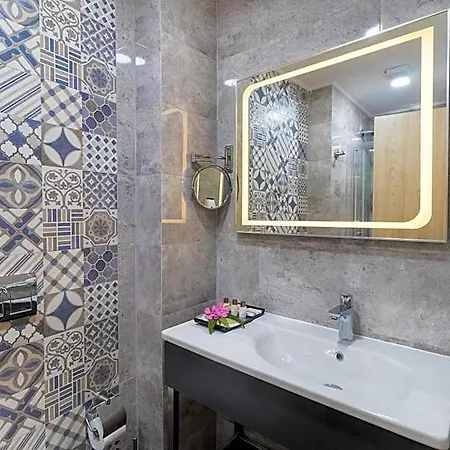 Amossia Elite Hotell 2*